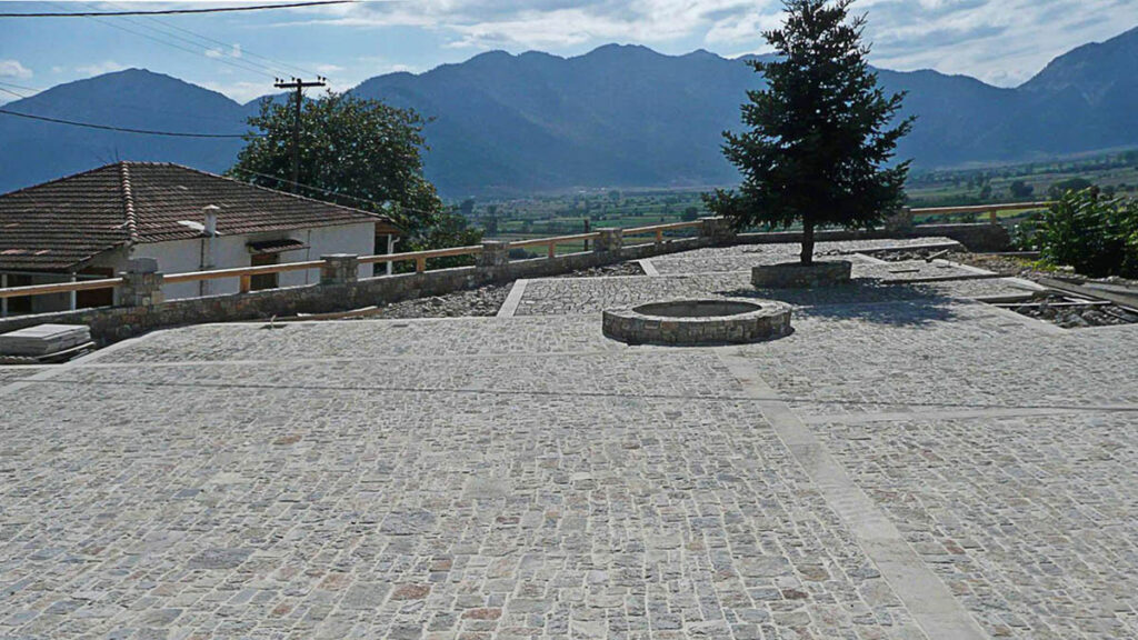 St. Nicolas Church & Public Square, Feneos