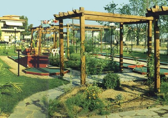 Bar-Mini golf-Tennis in Nea Moudania